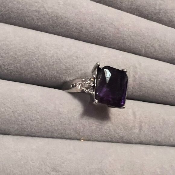 NEW Amethyst CZ Silver Tone Cocktail Ring - Picture 3 of 4